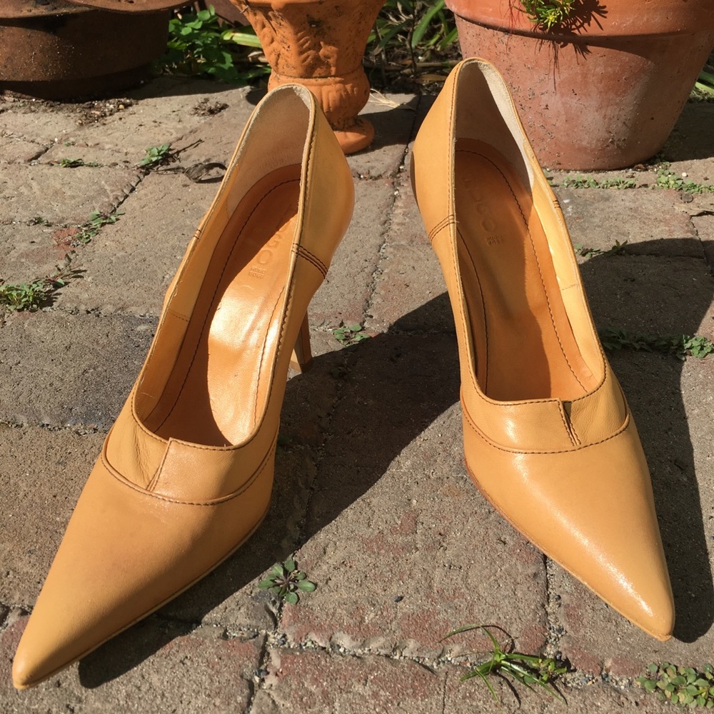 HUGO BOSS heels pumps pointy toe